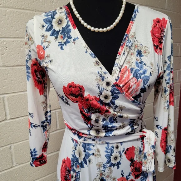 Beautiful Pink Blush Floral Dress - Picture 2 of 12